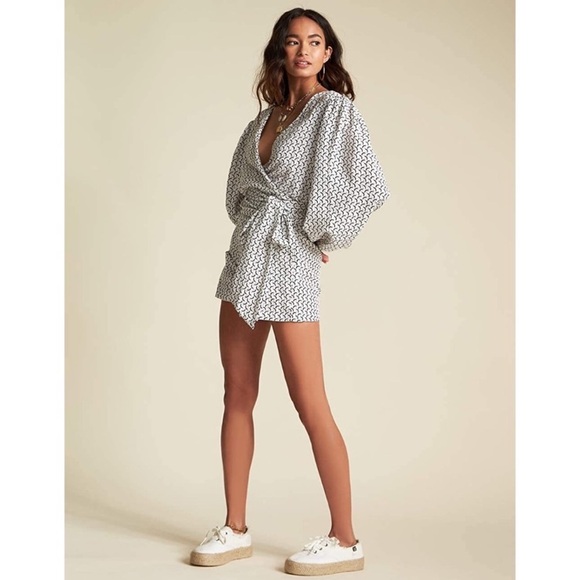 Billabong x Sincerely Jules Wrapped in Love Wrap Puff Long Sleeve Blouse Top - Picture 6 of 12